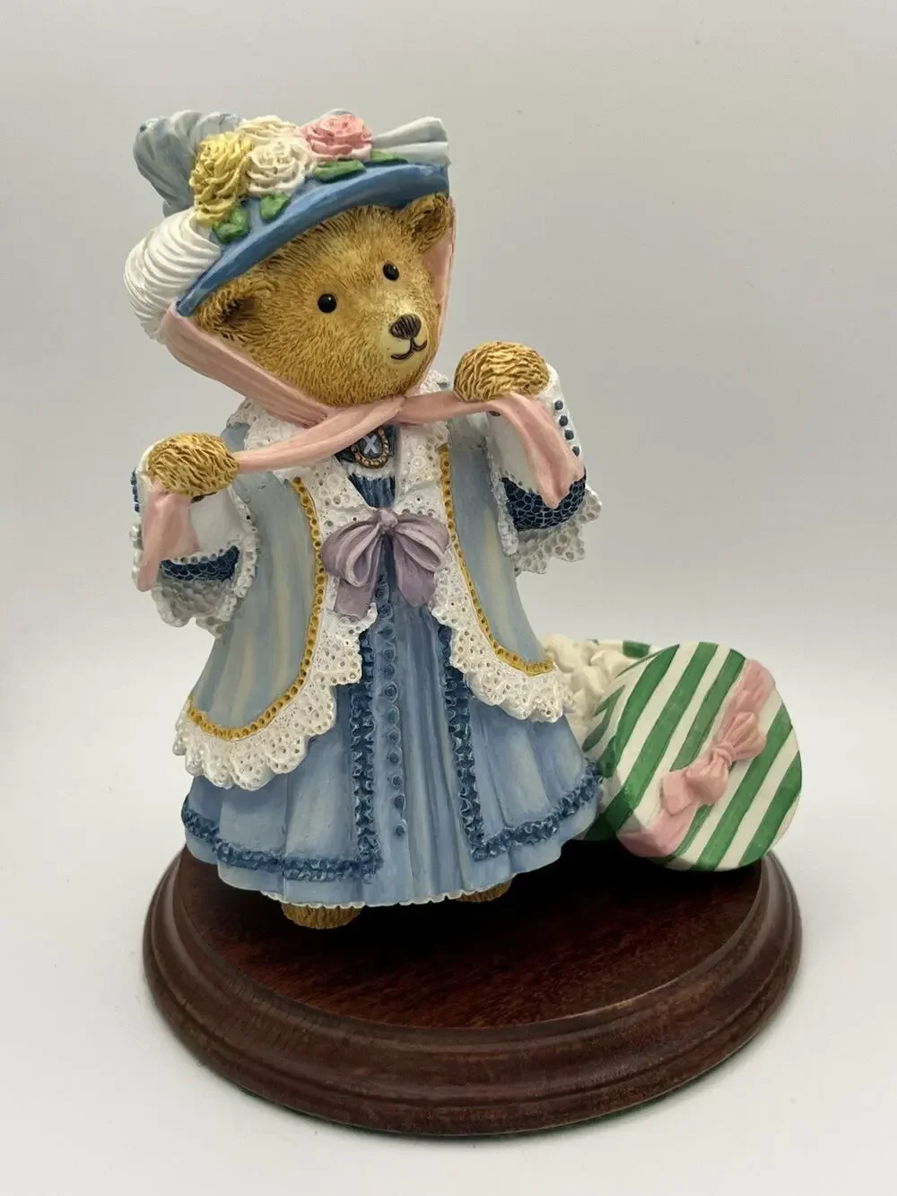 Upstairs Downstairs Bear Henrietta Bosworth The Easter Bonnet by Carol Lawson